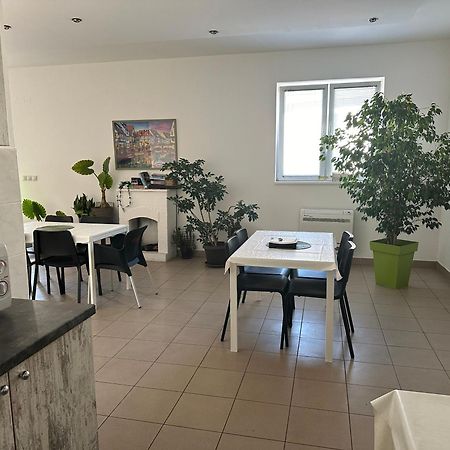 Omis Rooms Pančevo Εξωτερικό φωτογραφία